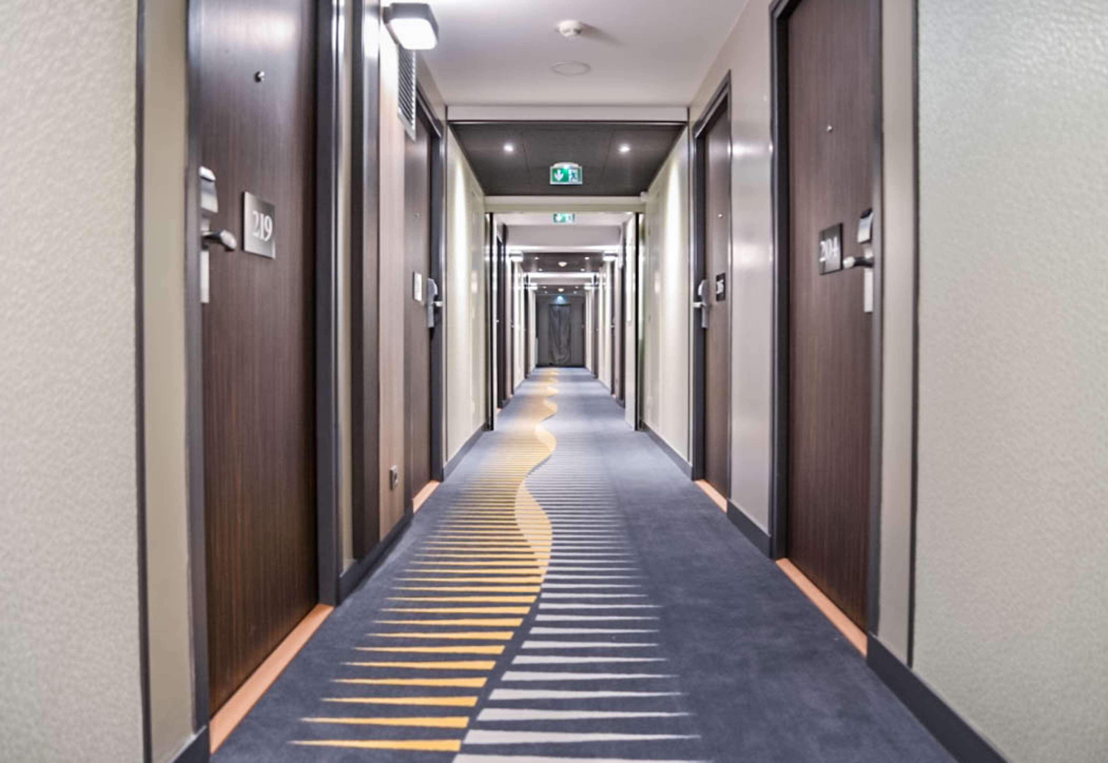 Готель Golden Tulip Roissy Saint Witz Екстер'єр фото